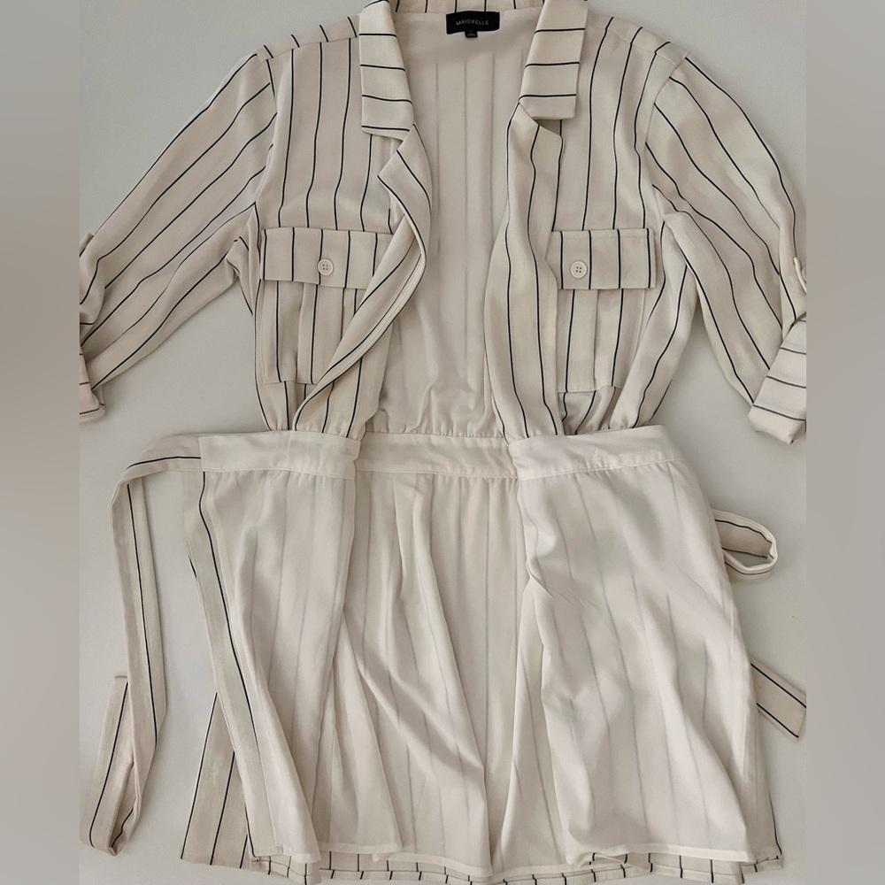 Beckett Dress in White & Navy
MAJORELLE - Picture 11 of 12
